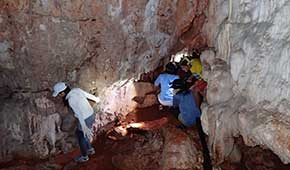 日本軍洞窟探検（Japanese Caves