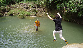 マロロの滝 Malojlojo Falls