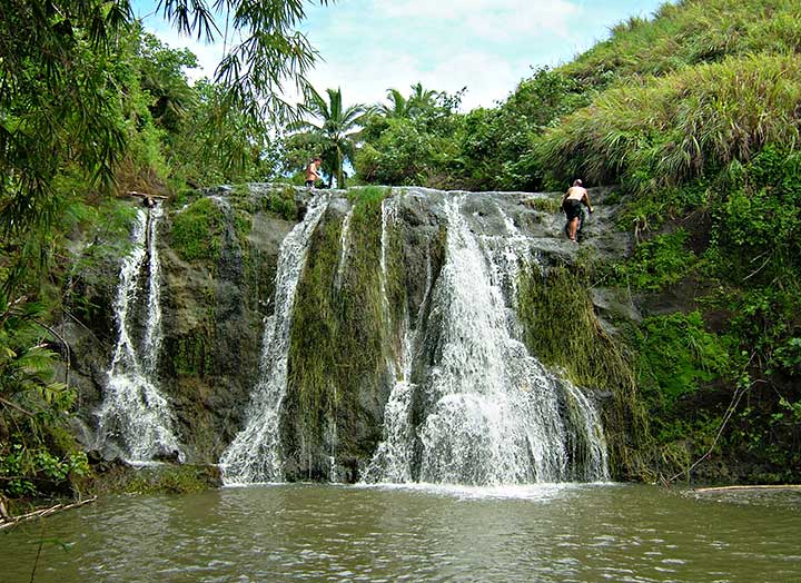 マロロの滝 Malojlojo Falls